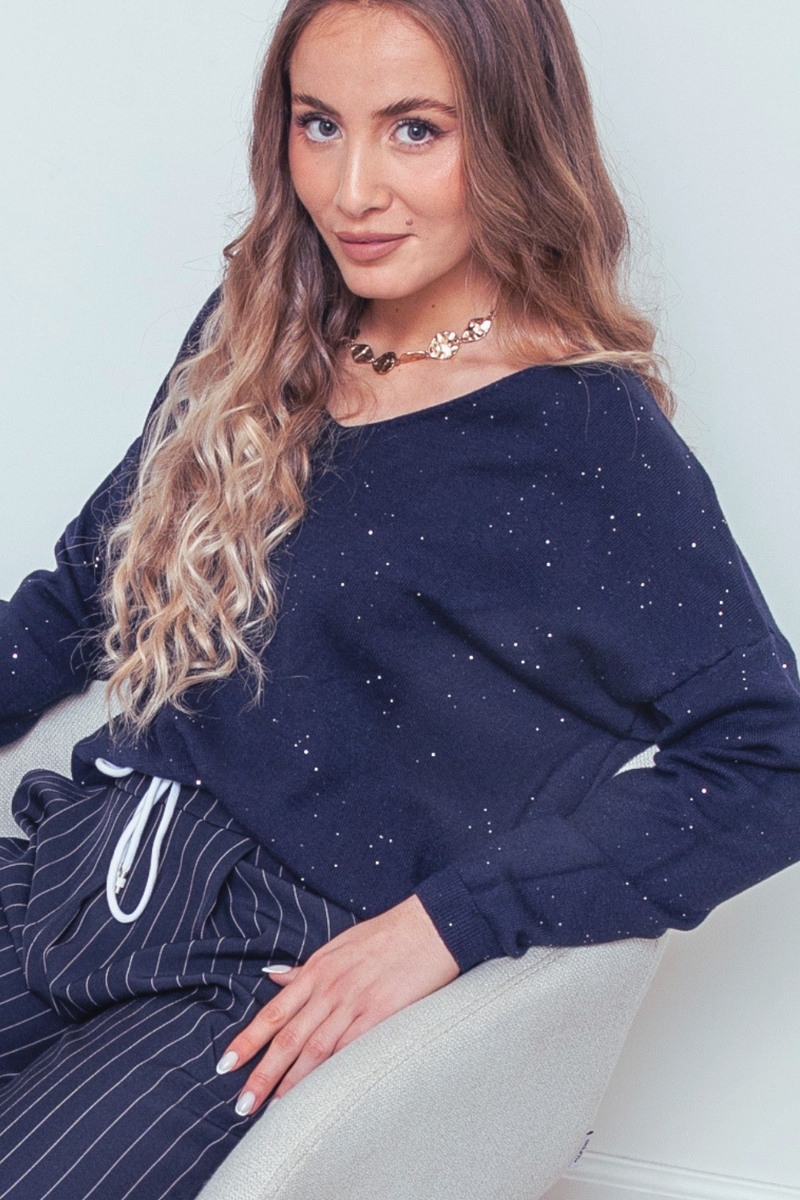 Comment porter les tops et t-shirts en hiver : silhouettes modernes et looks tendance ?