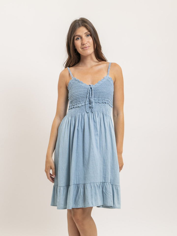 Robe courte crochet et denim IBONE