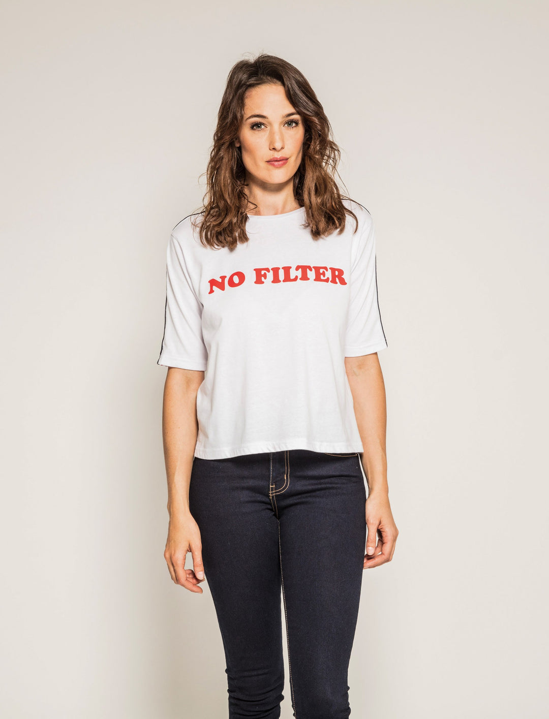 t-shirt-col-rond-manches-courtes-message-cropped-faustine